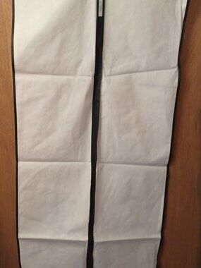 Le Chateau Dust- Proof Hanging Garment Storage Bag